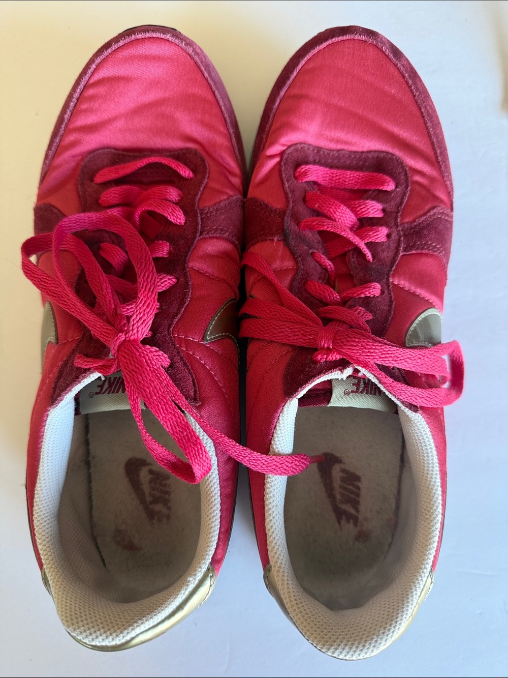 Nike Internationalist sneakers Retro Runner Sneakers red gold women’s 10